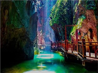 黃金周 ｜ 琉璃仙境！張家界朝陽(yáng)地縫提質(zhì)后重新開(kāi)放